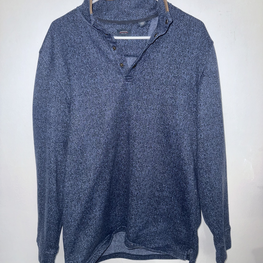 Arrow Fuzzy Navy Collared Pullover Size L